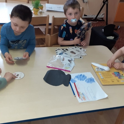 COPAK JEZDÍ, LÍTÁ, PLAVE KOLEM STROMU ? -DUBEN