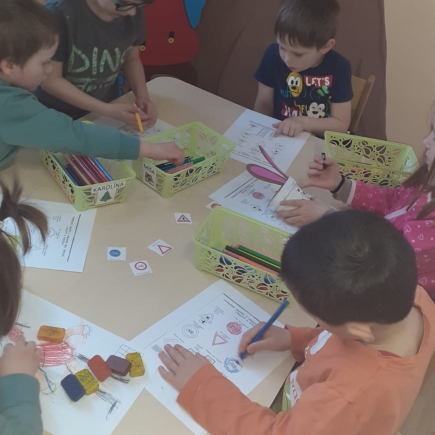COPAK JEZDÍ, LÍTÁ, PLAVE KOLEM STROMU ? -DUBEN
